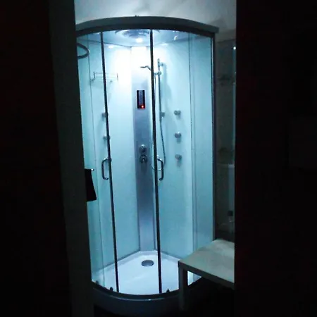 Elegant Private Basement In The 招待所 米兰