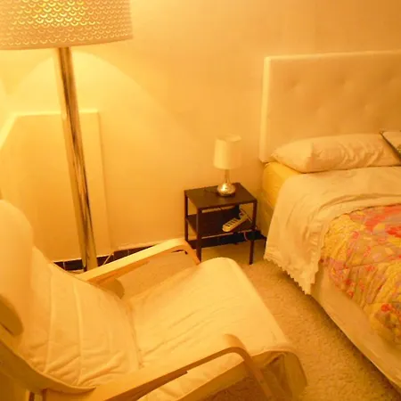 Elegant Private Basement In The 招待所