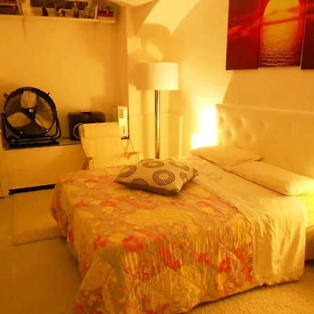 Elegant Private Basement In The 招待所 米兰