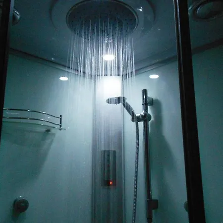 招待所 Elegant Private Basement In The *