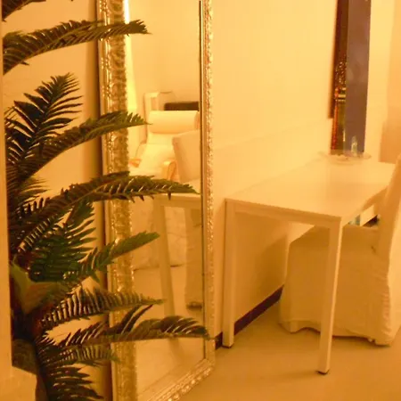 Elegant Private Basement In The * 米兰