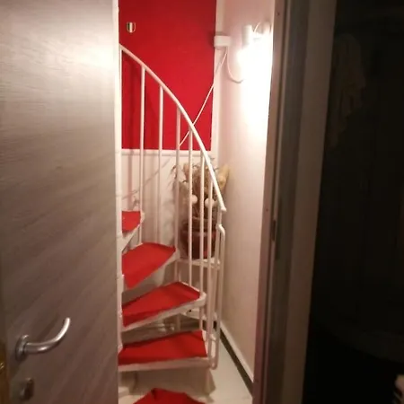 Elegant Private Basement In The 招待所 *